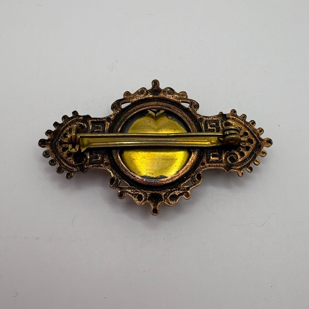 Vintage Pididdly Links Brass Locket Pin - Picture 2 of 3